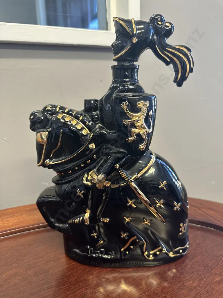 Castagnon Armagnac Knight Decanter - Black 27 x 18cm Image 1++