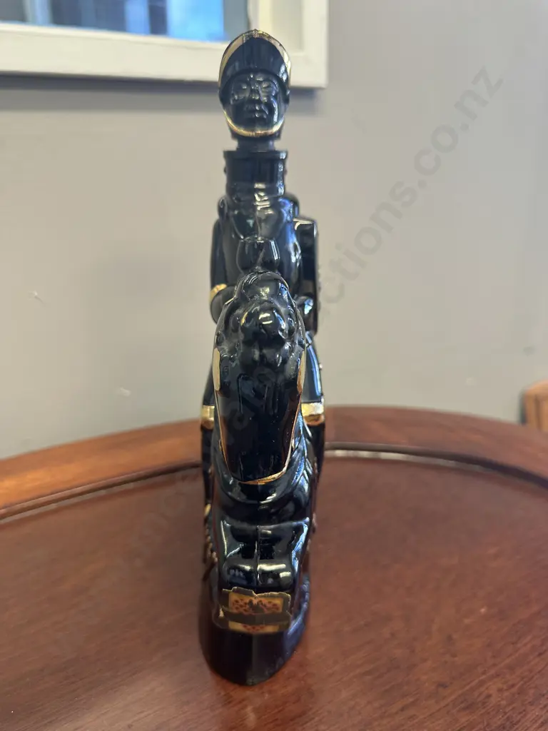 Castagnon Armagnac Knight Decanter - Black 27 x 18cm Image 1++
