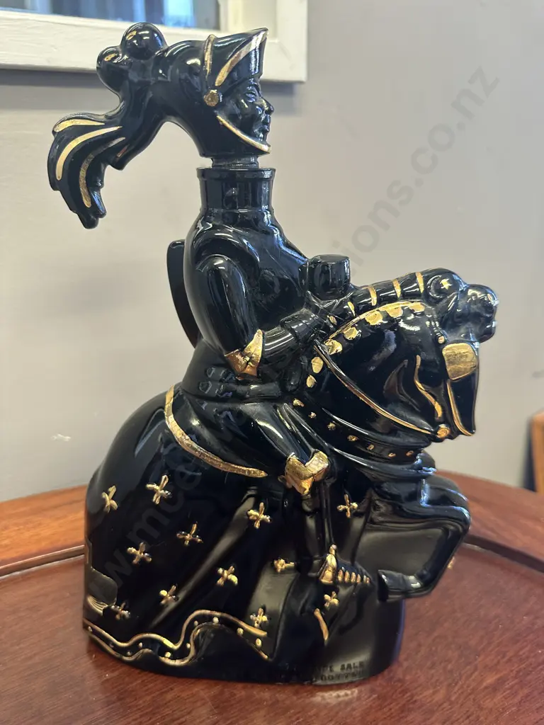 Castagnon Armagnac Knight Decanter - Black 27 x 18cm Image 1++