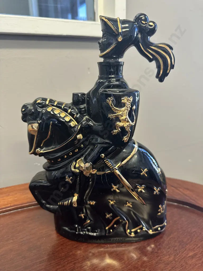 Castagnon Armagnac Knight Decanter - Black 27 x 18cm Image 1++