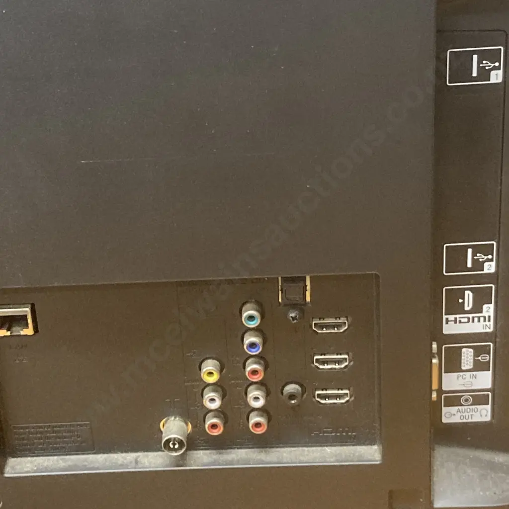 Sony 40" LCD Digital TV With Remote Control, Model 40CX520 Image 1++