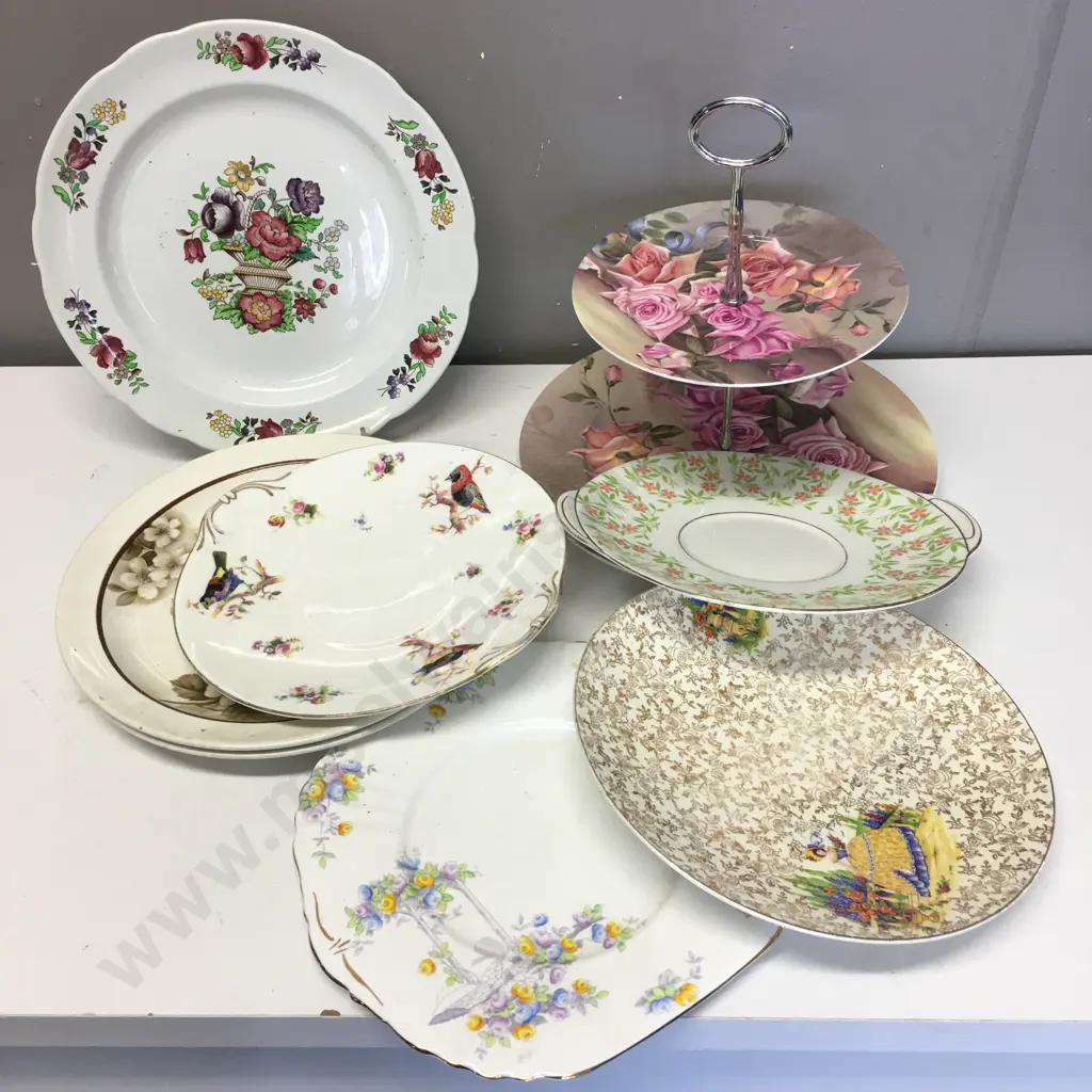Selection of Cake Plate & Crown Lynn Dinner Plates x 2 Image 1++
