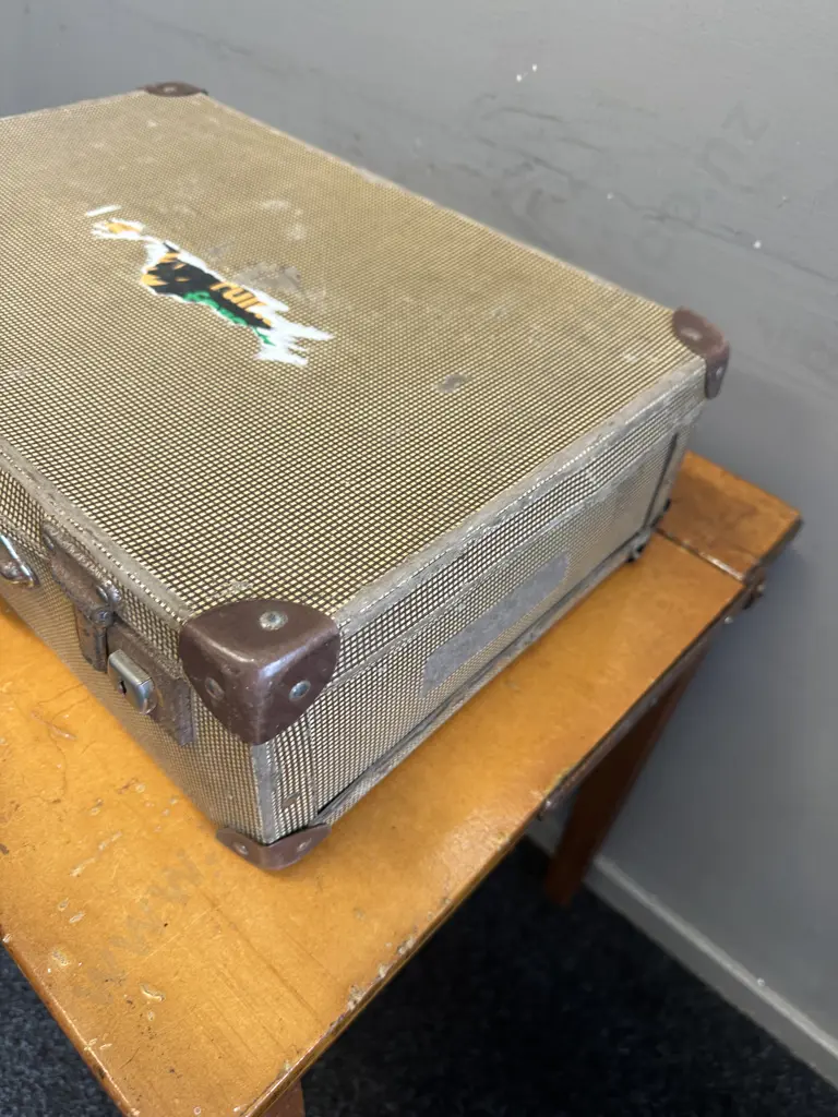 Vintage Suitcase H15cm, W46cm, D31cm. Image 1++