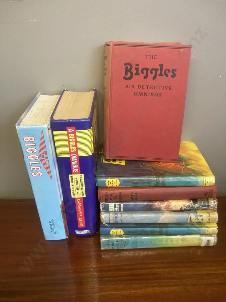 Biggles Books - Air Detective Omnibus, The Best Of, A Biggles Omnibus, The Black Peril, Fails To Return Etc Image 1++