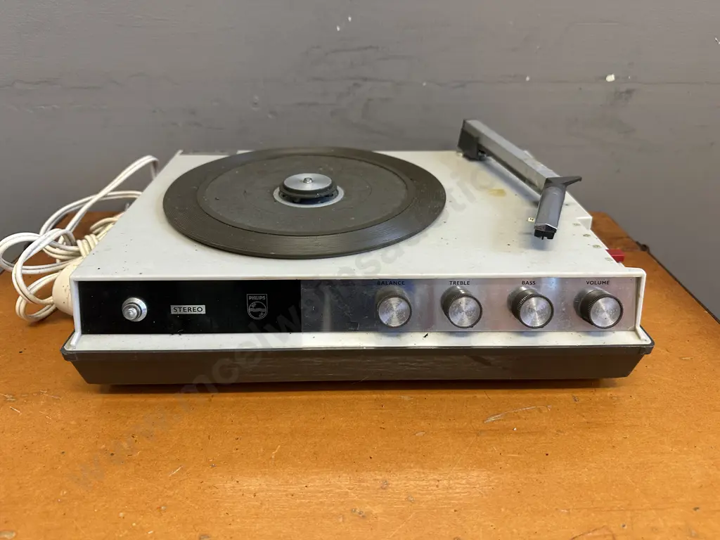 Vintage Retro Stereo / Record Player (Not Working) Image 1++