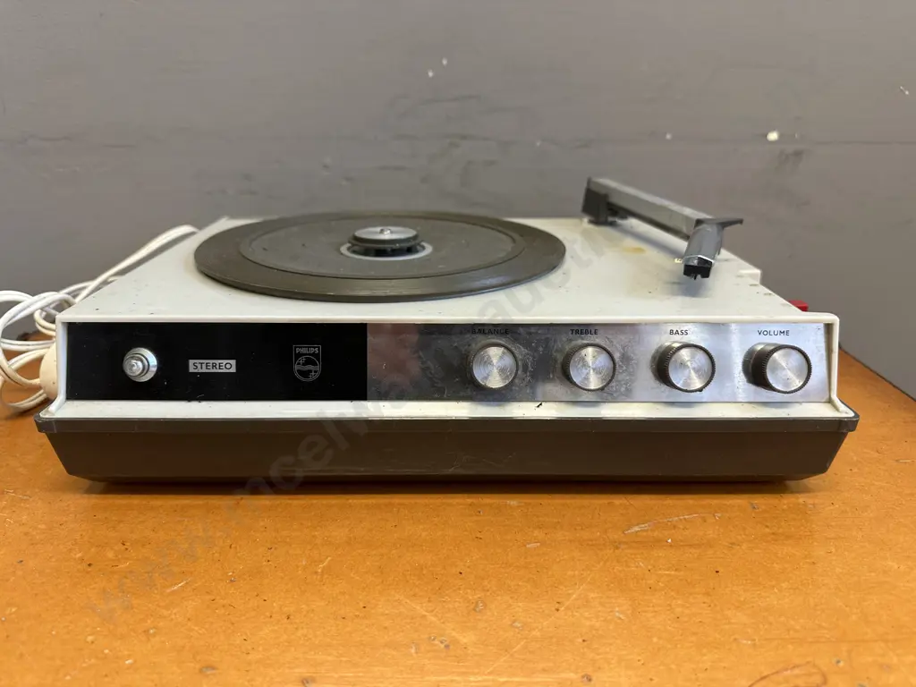 Vintage Retro Stereo / Record Player (Not Working) Image 1++