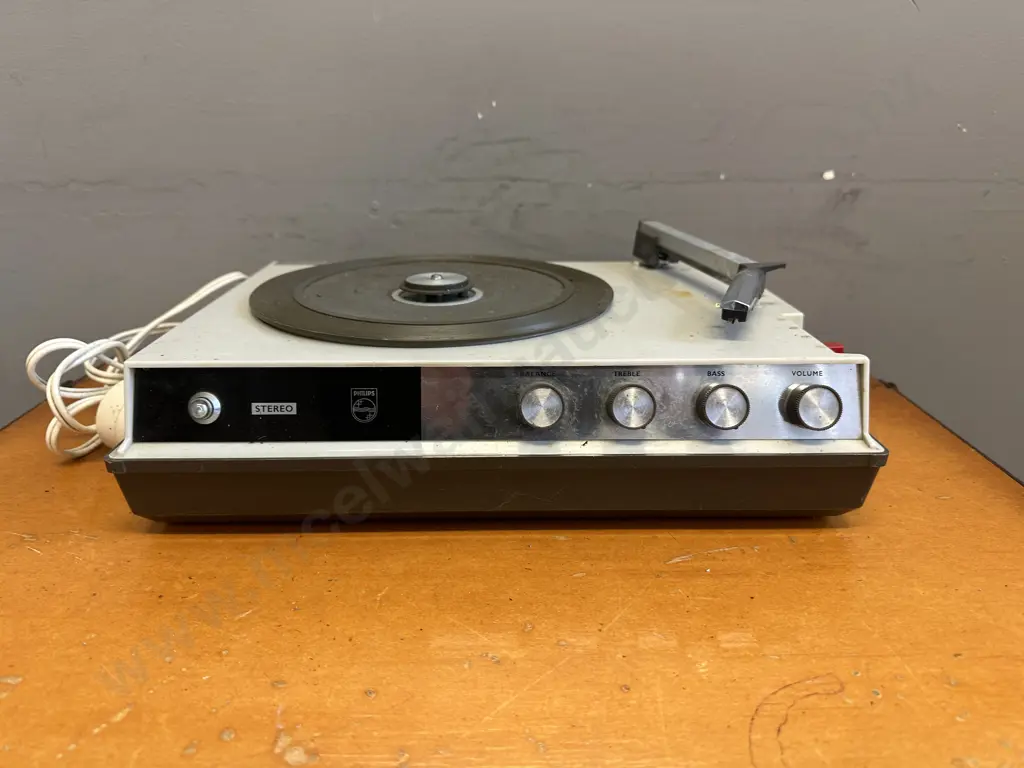 Vintage Retro Stereo / Record Player (Not Working) Image 1++