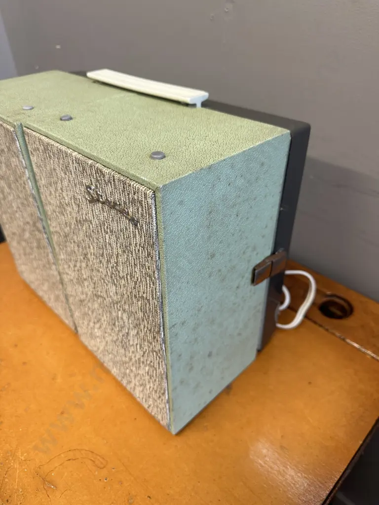 Vintage Retro Stereo / Record Player (Not Working) Image 1++