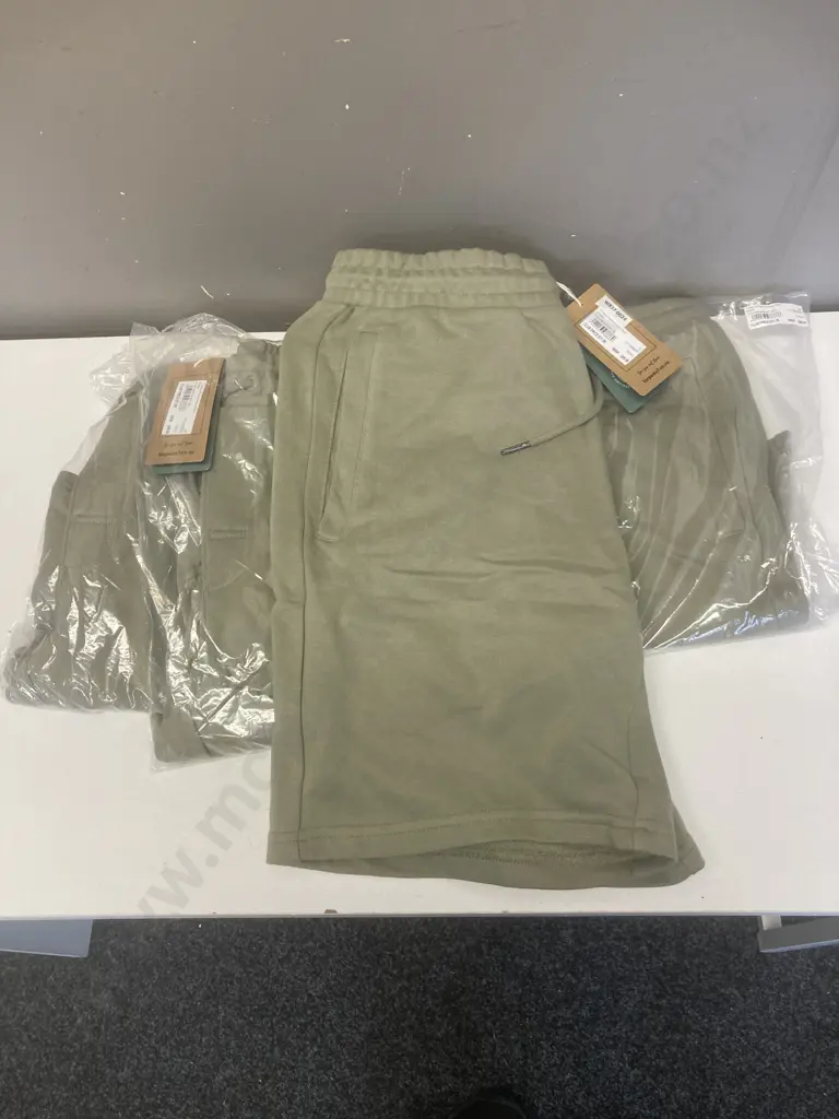 Torpedo7 Men's Fleece Everday Short - Khaki, 3 x Sz M & 1 x Sz S Image 1++