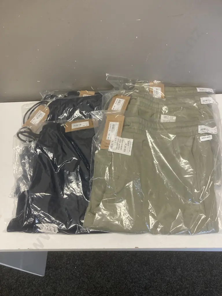 Torpedo7 Men's Fleece Everday Short - Khaki, 3 x Sz L & 3 x Navy Blazer Sz L Image 1++