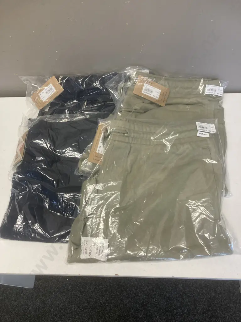 Torpedo7 Men's Fleece Everday Short - Khaki, 2 x Sz XL & 2 x Navy Blazer Sz XL Image 1++