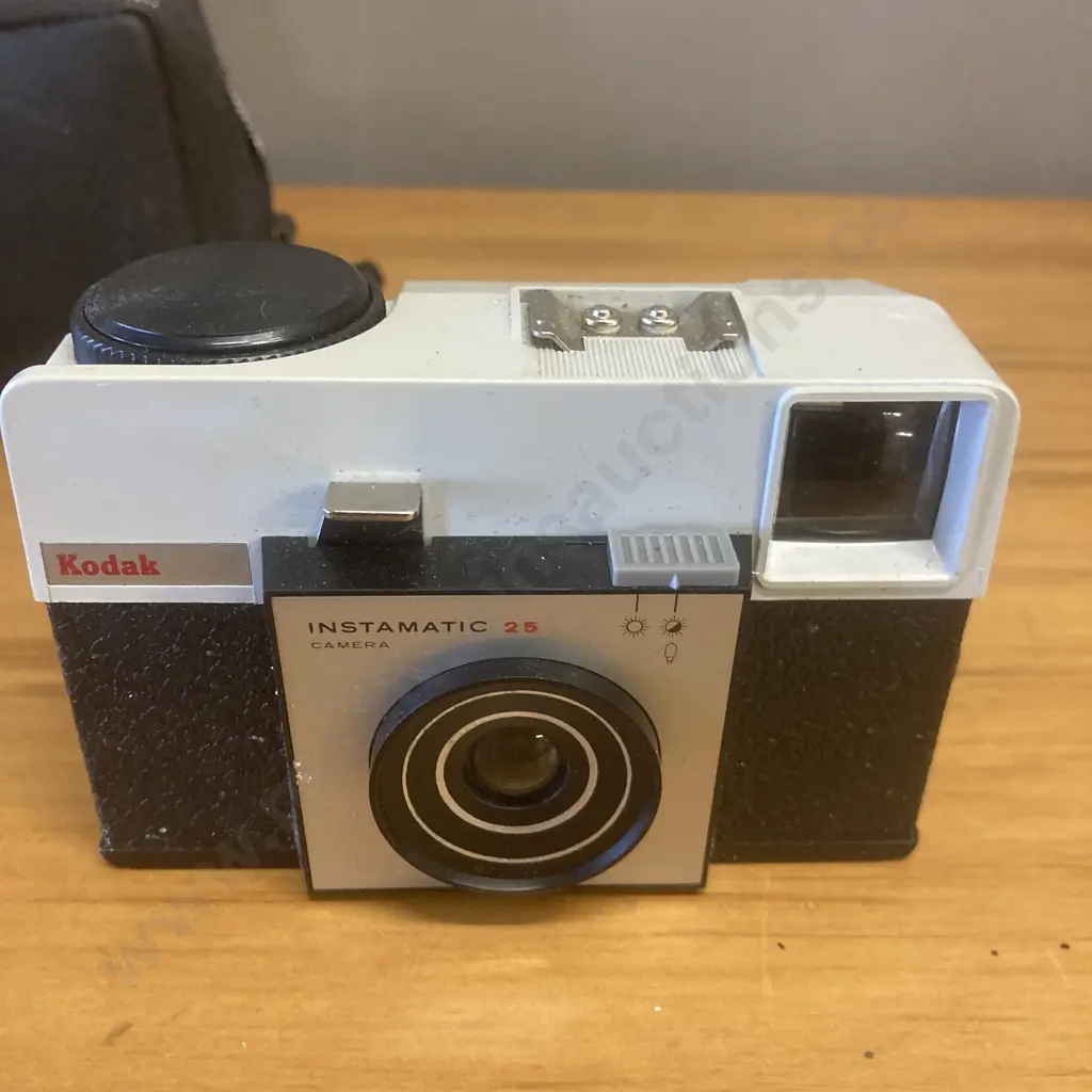 Vintage Kodak INSTAMATIC 25 Camera With Original Case, Hanimex 110FR Camera, Weston Master V Light Meter Etc Image 1++