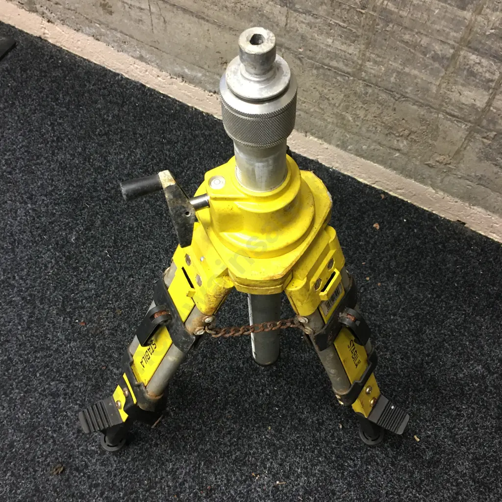 Stabila BST-K-M, Construction Tripod with Crank Column - Rusty & Missing Tripod Head Image 1++