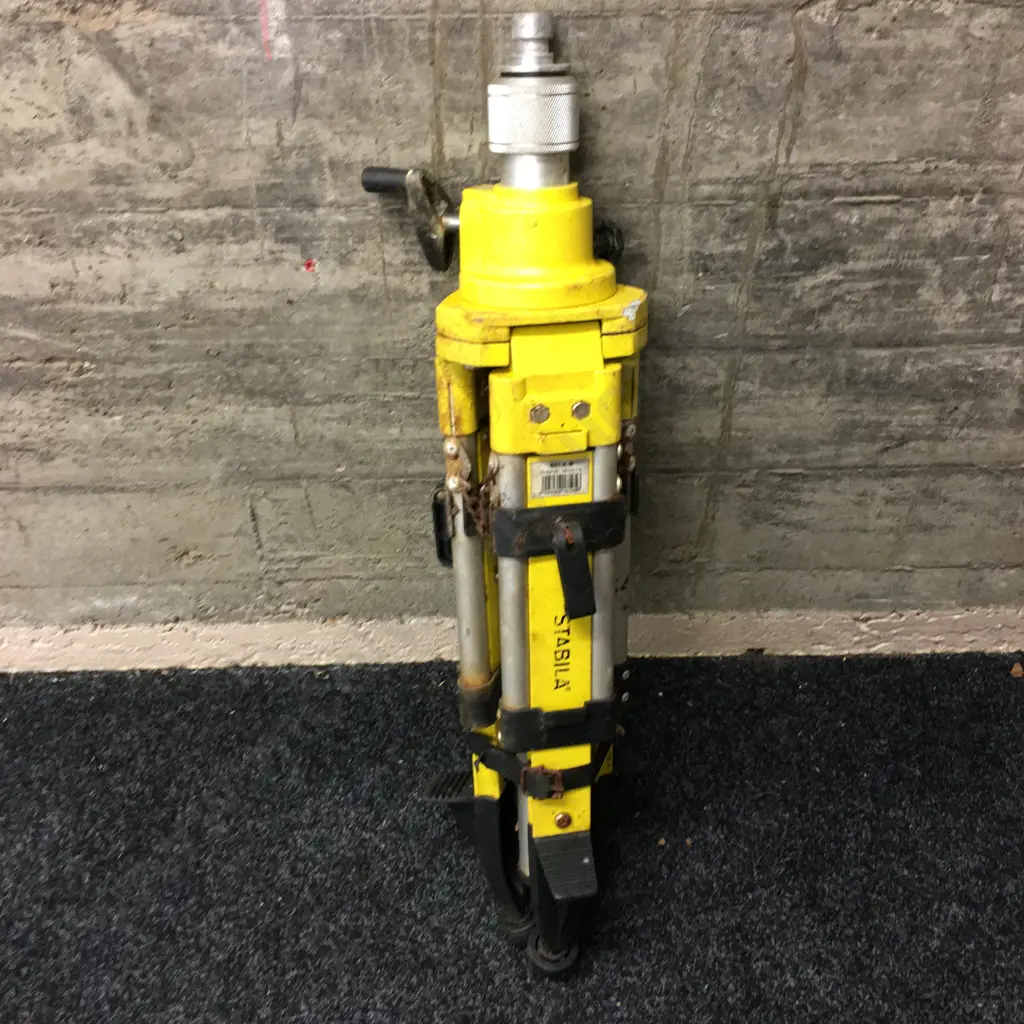 Stabila BST-K-M, Construction Tripod with Crank Column - Rusty & Missing Tripod Head Image 1++