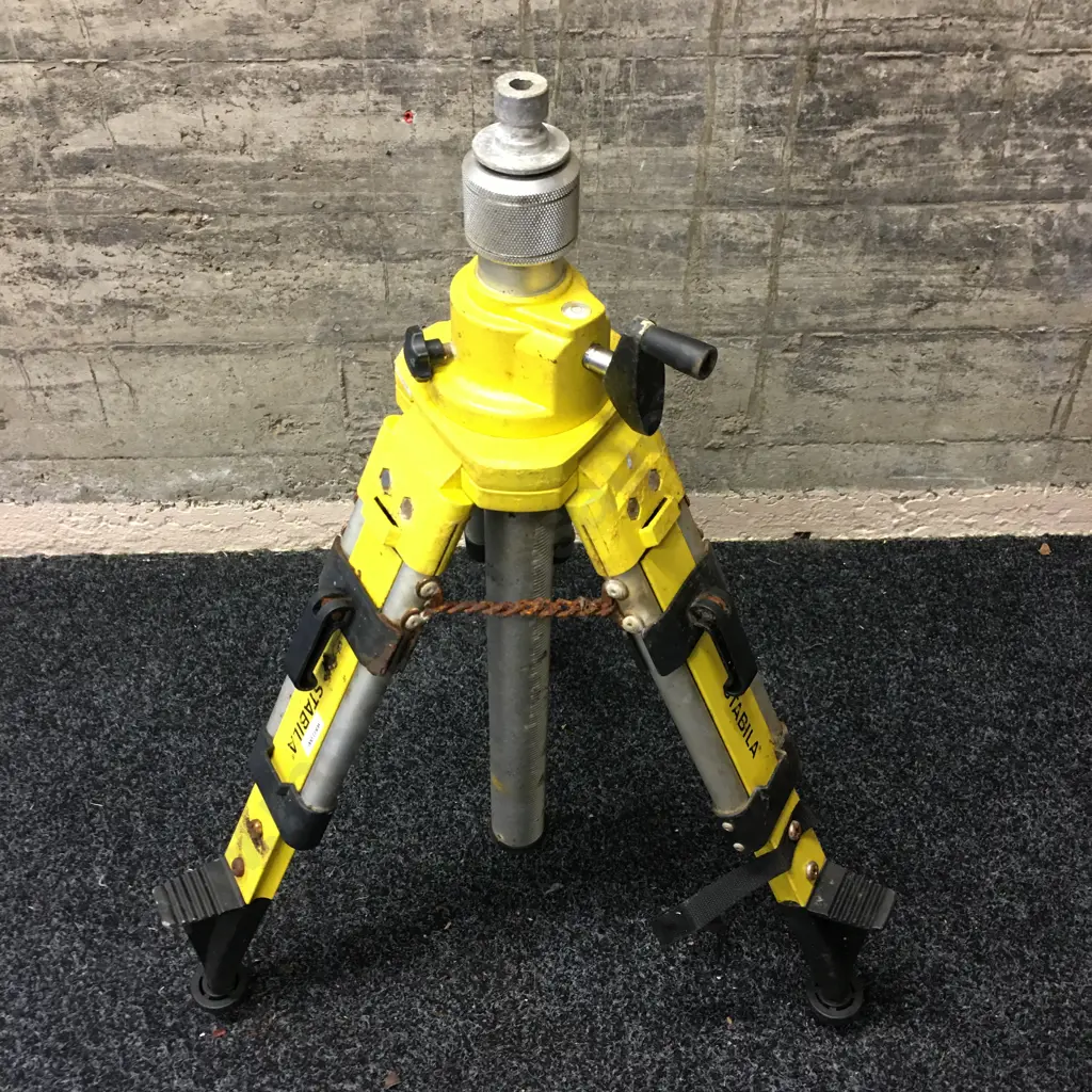 Stabila BST-K-M, Construction Tripod with Crank Column - Rusty & Missing Tripod Head Image 1++