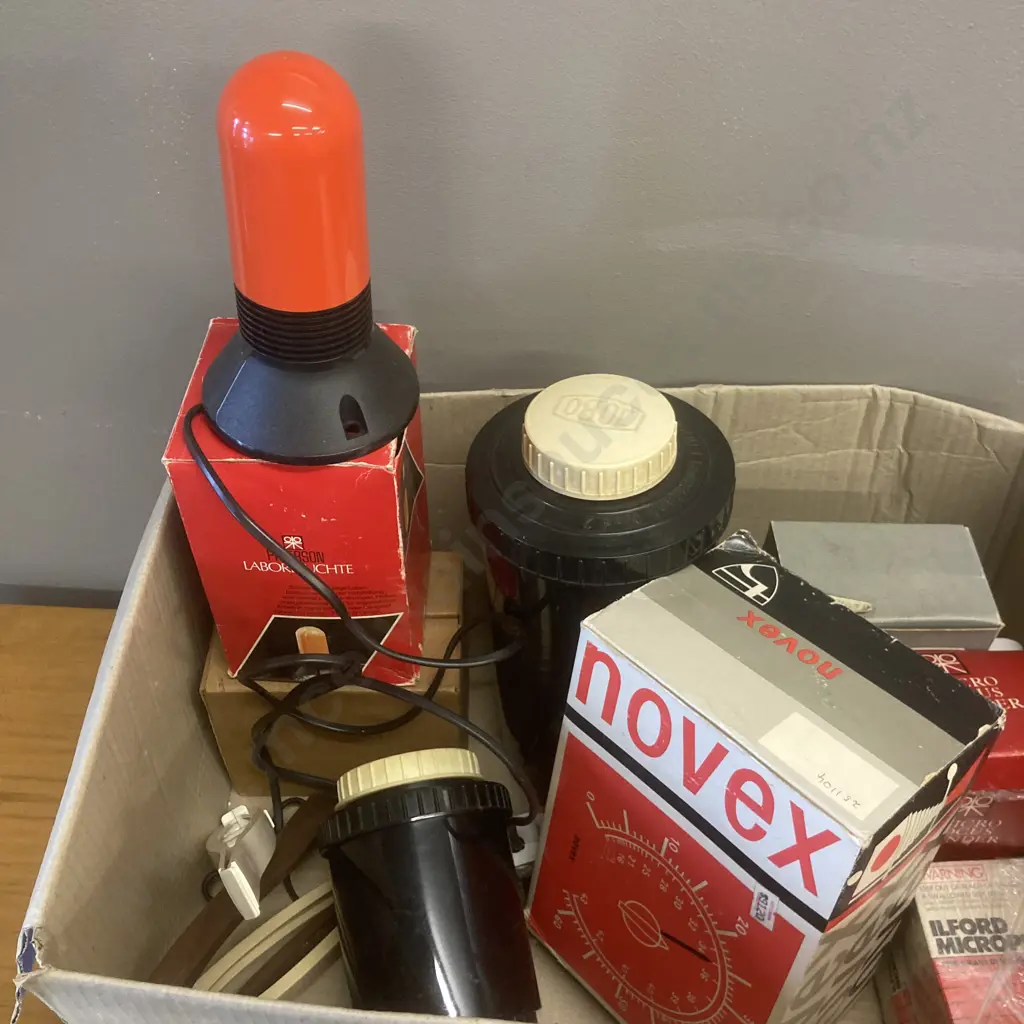 Box Lot Paterson Darkroom Safelight, Novex R Darkroom Enlarger Timer, Jobo Developing Tanks, Micro Focus Finder Etc Image 1++