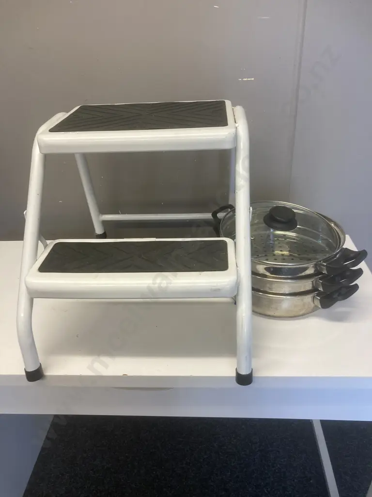 White Stepstool (150Kg) With 2 Steamer Pot Image 1++
