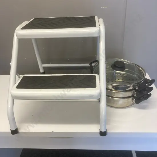 White Stepstool (150Kg) With 2 Steamer Pot