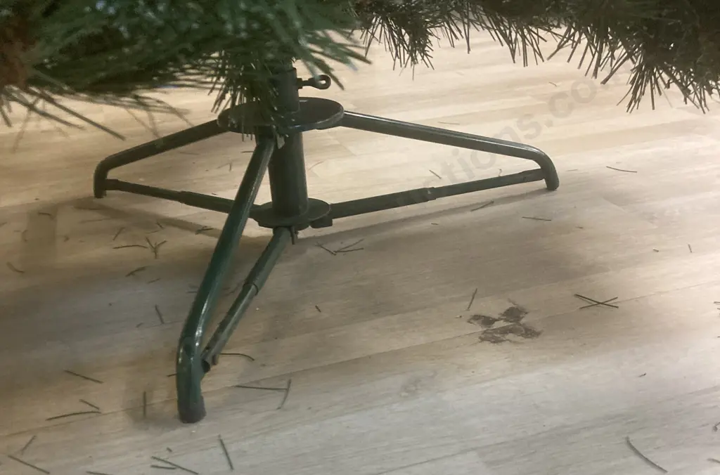 Christmas Heirloom Company Christmas Tree Image 1++