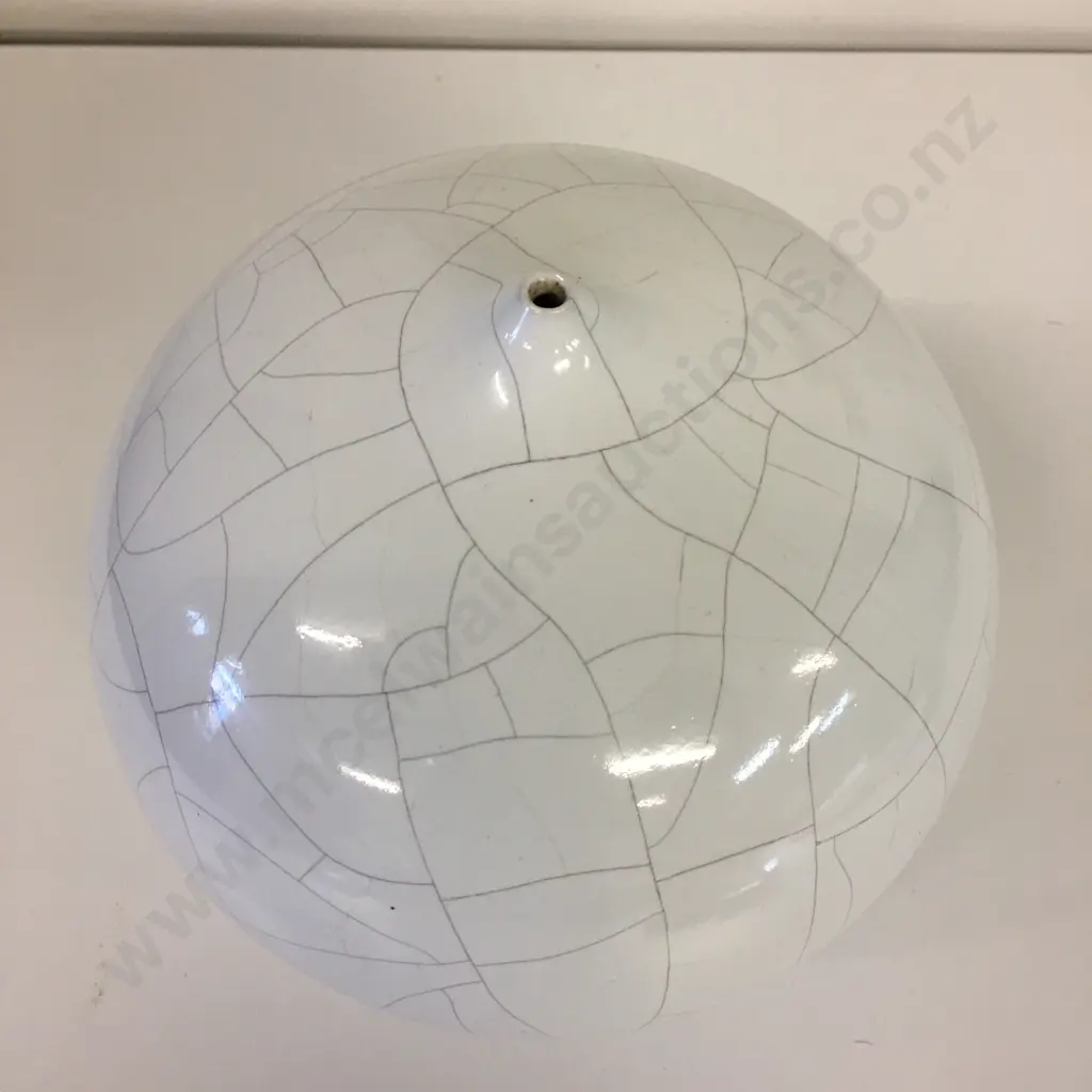 Round White Glazed Minimalist Vase With Line Detail H21cm Image 1++