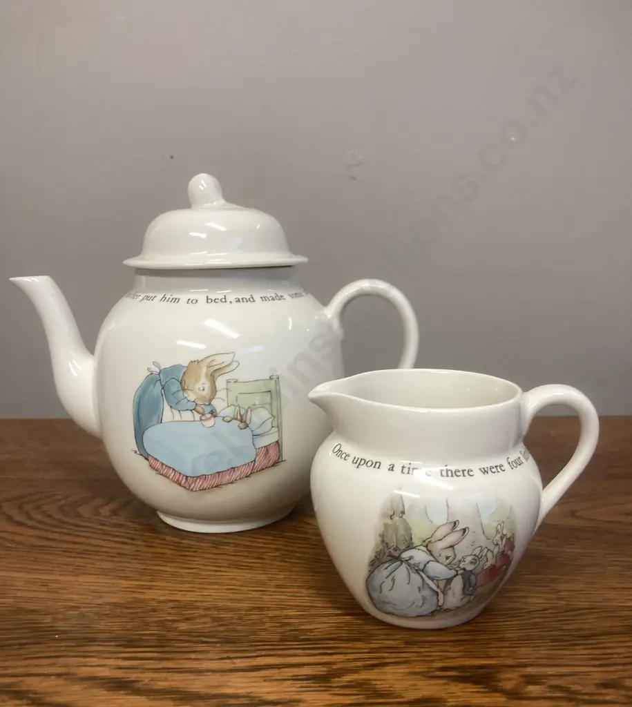 Wedgwood Beatrix Potter Peter Rabbit Large Teapot & Milk Jug Image 1++