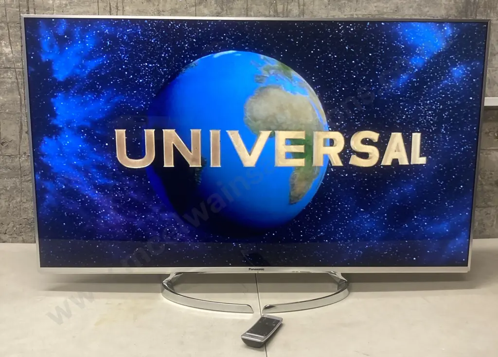 Panasonic Viera 50" TV With Touch Pad Remote Control, Model TH-50DX740U, 4K Ultra HD LED LCD Image 1++