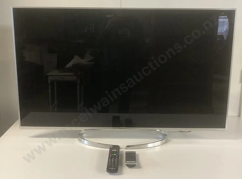 Panasonic Viera 50" TV With Touch Pad Remote Control, Model TH-50DX740U, 4K Ultra HD LED LCD Image 1++