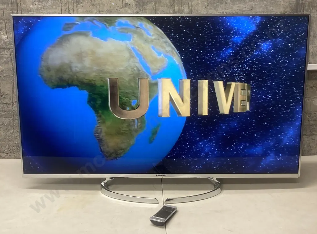 Panasonic Viera 50" TV With Touch Pad Remote Control, Model TH-50DX740U, 4K Ultra HD LED LCD Image 1++