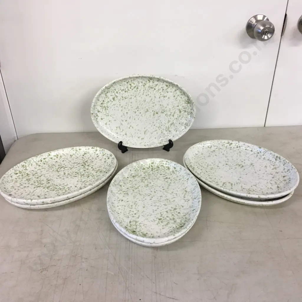 Rare Sanderson Waikuku NZ Oval Green Speckled Plates x 7 Image 1++