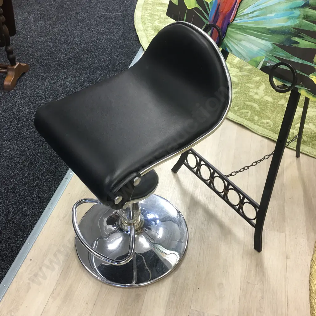 Black Vinyl Lowback Gaslift Barstool Image 1++