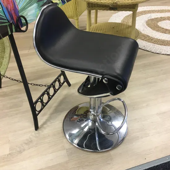 Black Vinyl Lowback Gaslift Barstool