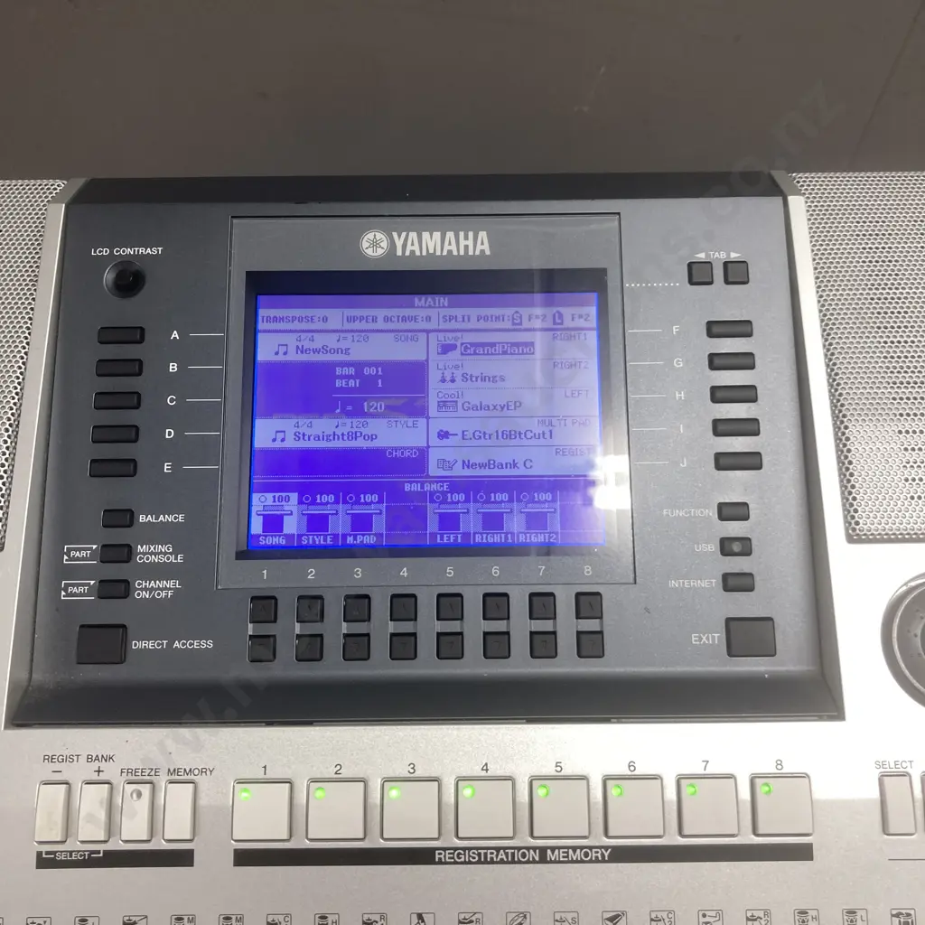 Yamaha Portatone Electronic Keyboard PSR-S700 With Padded Case, Keyboard Stand & Manual Image 1++