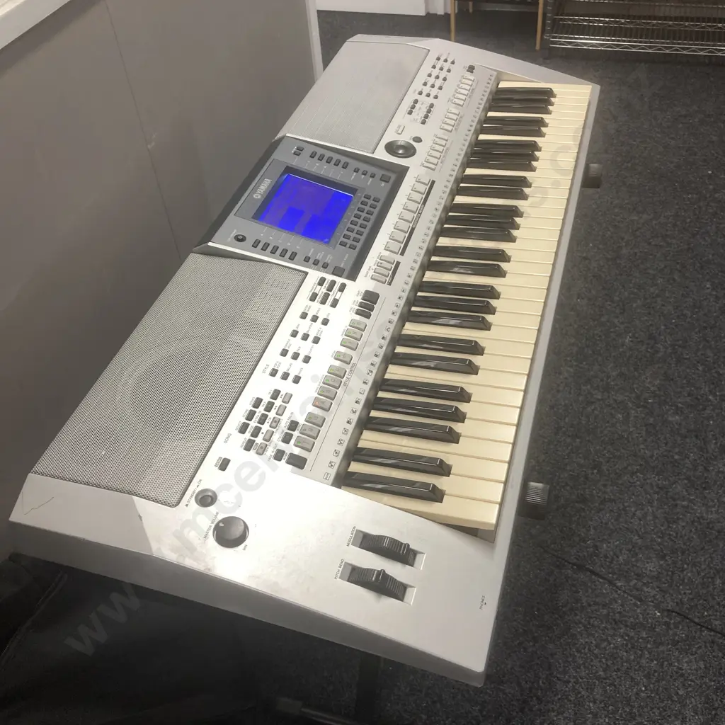 Yamaha Portatone Electronic Keyboard PSR-S700 With Padded Case, Keyboard Stand & Manual Image 1++