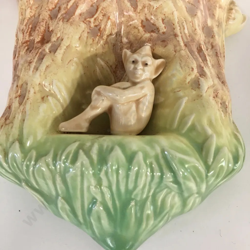   Vintage Rare Sylvac Pixie Wall Pocket #320 H21cm. Image 1++