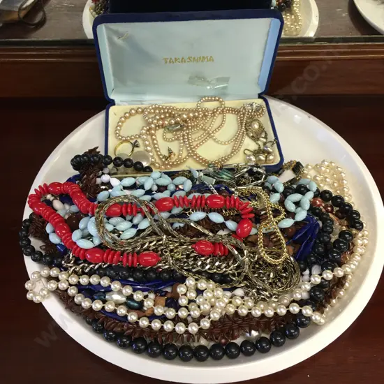 Assortment of Vintage Jewellery