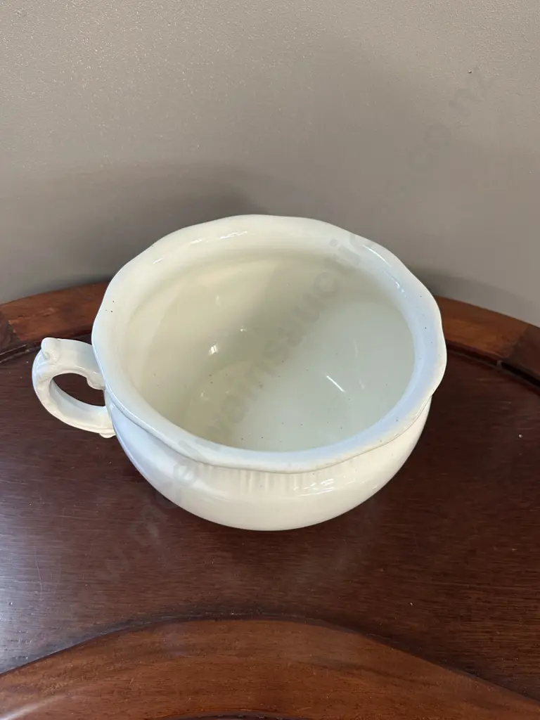 White English Chamber Pot Image 1++