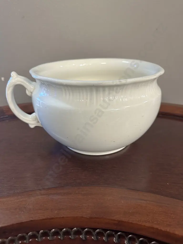 White English Chamber Pot Image 1++