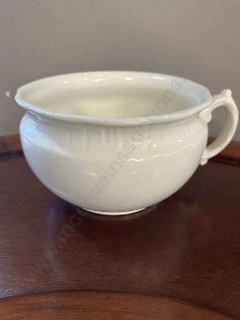 White English Chamber Pot Image 1++