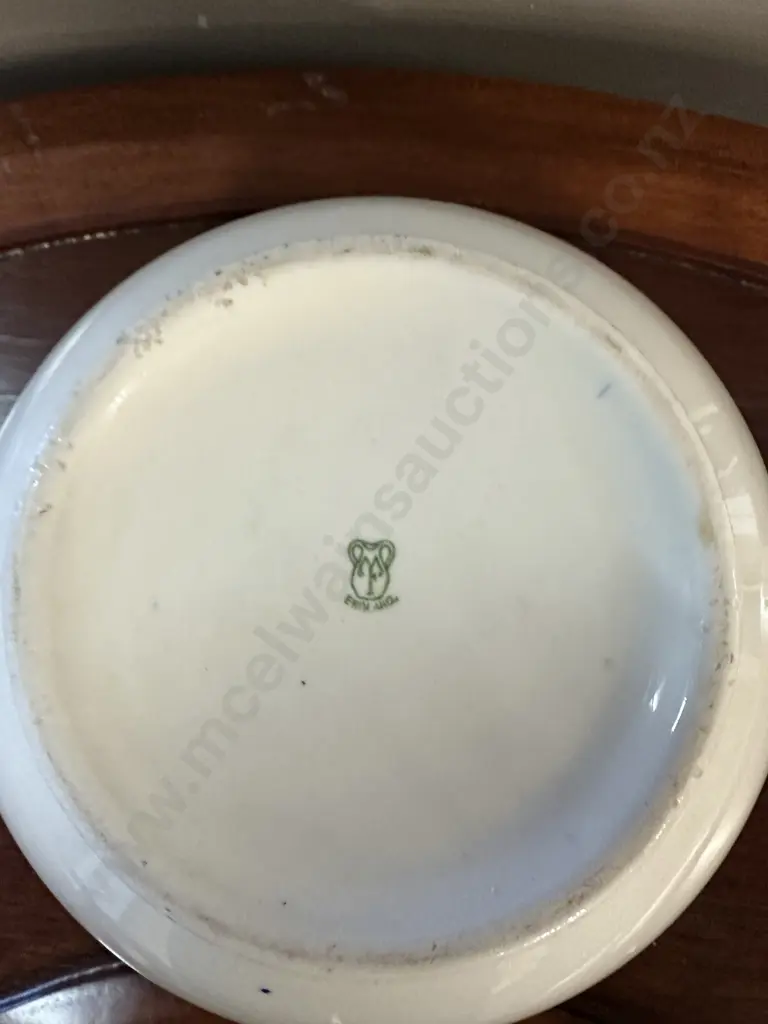 White English Chamber Pot Image 1++
