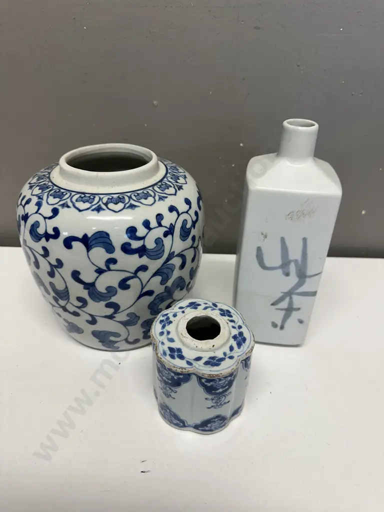 Selection Of Blue & White Vintage Vases Image 1++