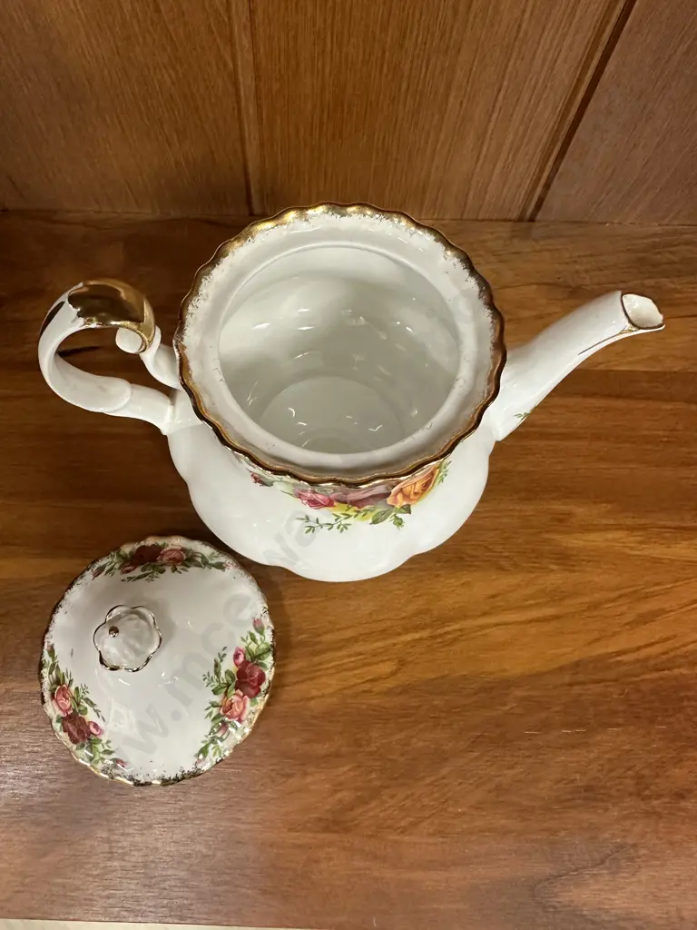 Royal Albert 'Old Country Roses' Teapot H14cm Image 1++
