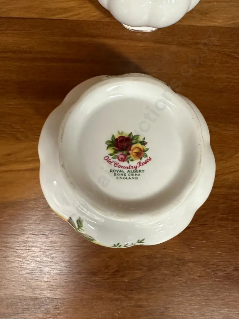 Royal Albert 'Old Country Roses' Creamer & Sugar Bowl Image 1++