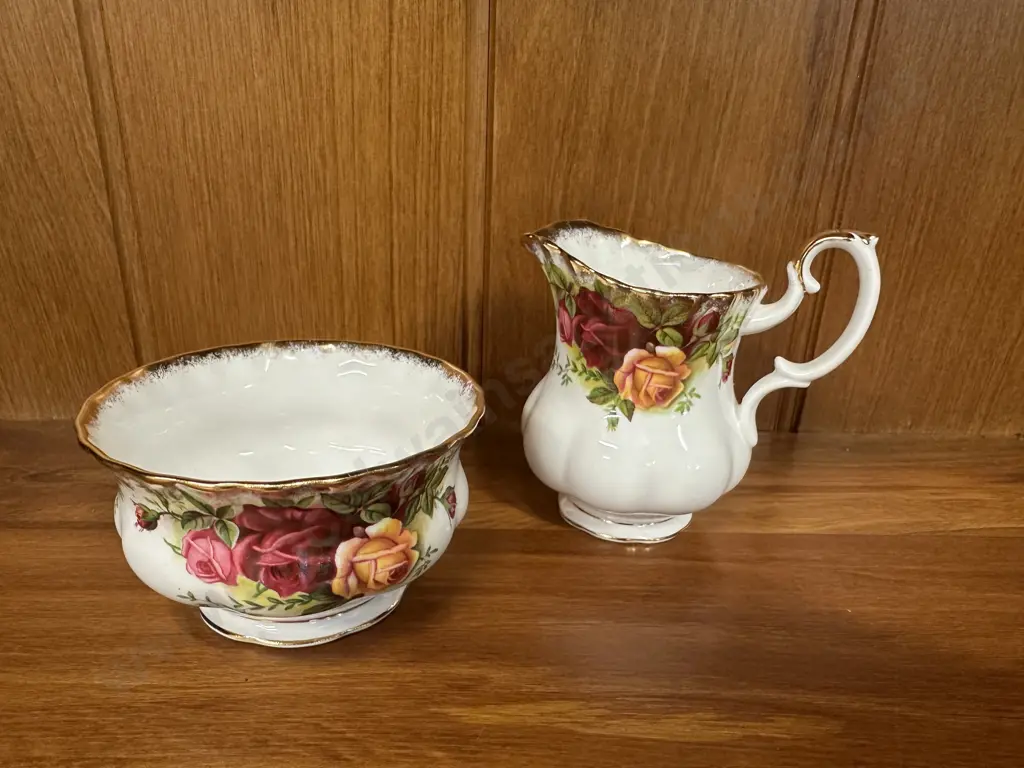 Royal Albert 'Old Country Roses' Creamer & Sugar Bowl Image 1++