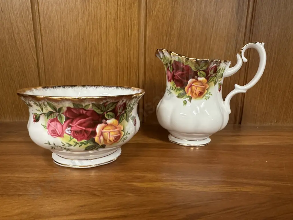 Royal Albert 'Old Country Roses' Creamer & Sugar Bowl Image 1++