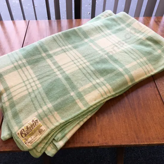 Pair of Single New Zealand Woollen Blankets 'Galaxie' Green/Cream