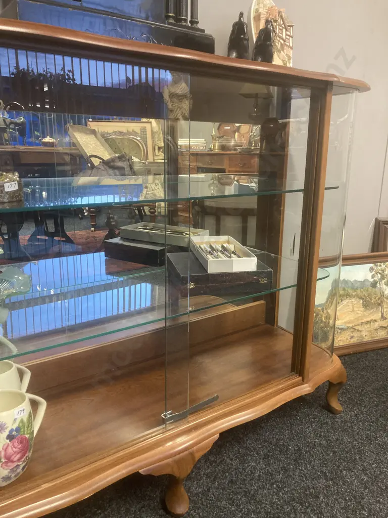 Mahogany & Curved Glass China Display Cabinet, Cabriole Legs, Glass Shelves, Mirror Backed, H90 W120 D37cm, With Key Image 1++