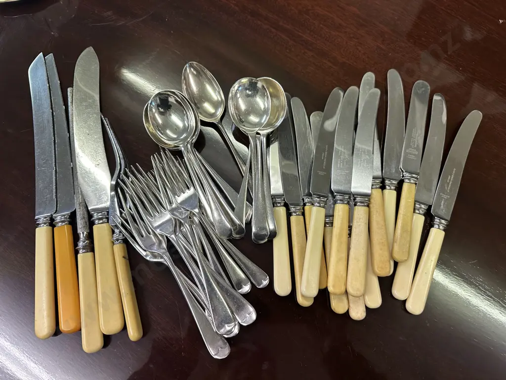 Selection of Cutlery Including Bone Handled Etc Image 1++