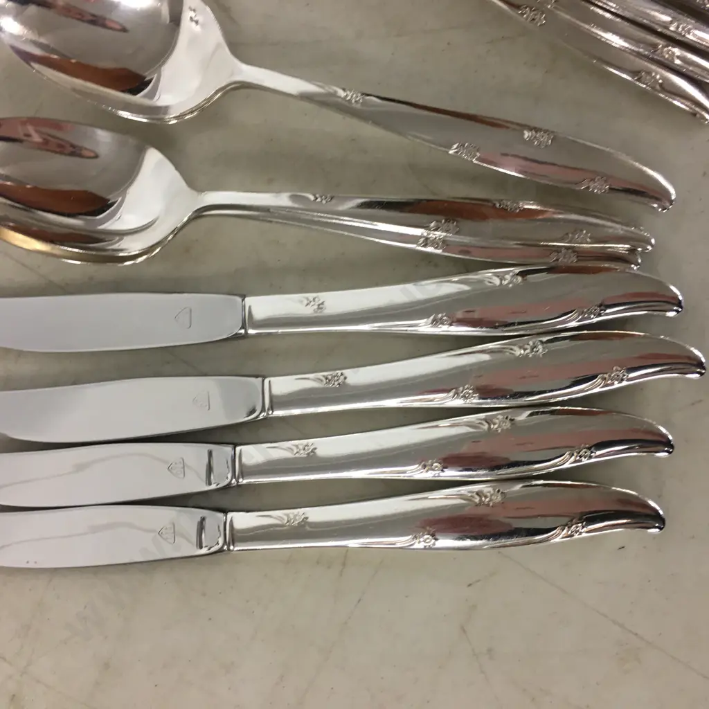 Community Cutlery 16 Pieces Image 1++