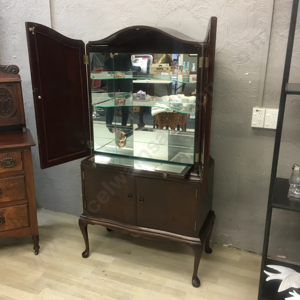 Queen Anne Mahogany Cocktail Cabinet, Mirrored, Cabriole Legs, Glass Shelves & Slide Out Glass Shelf Image 1++