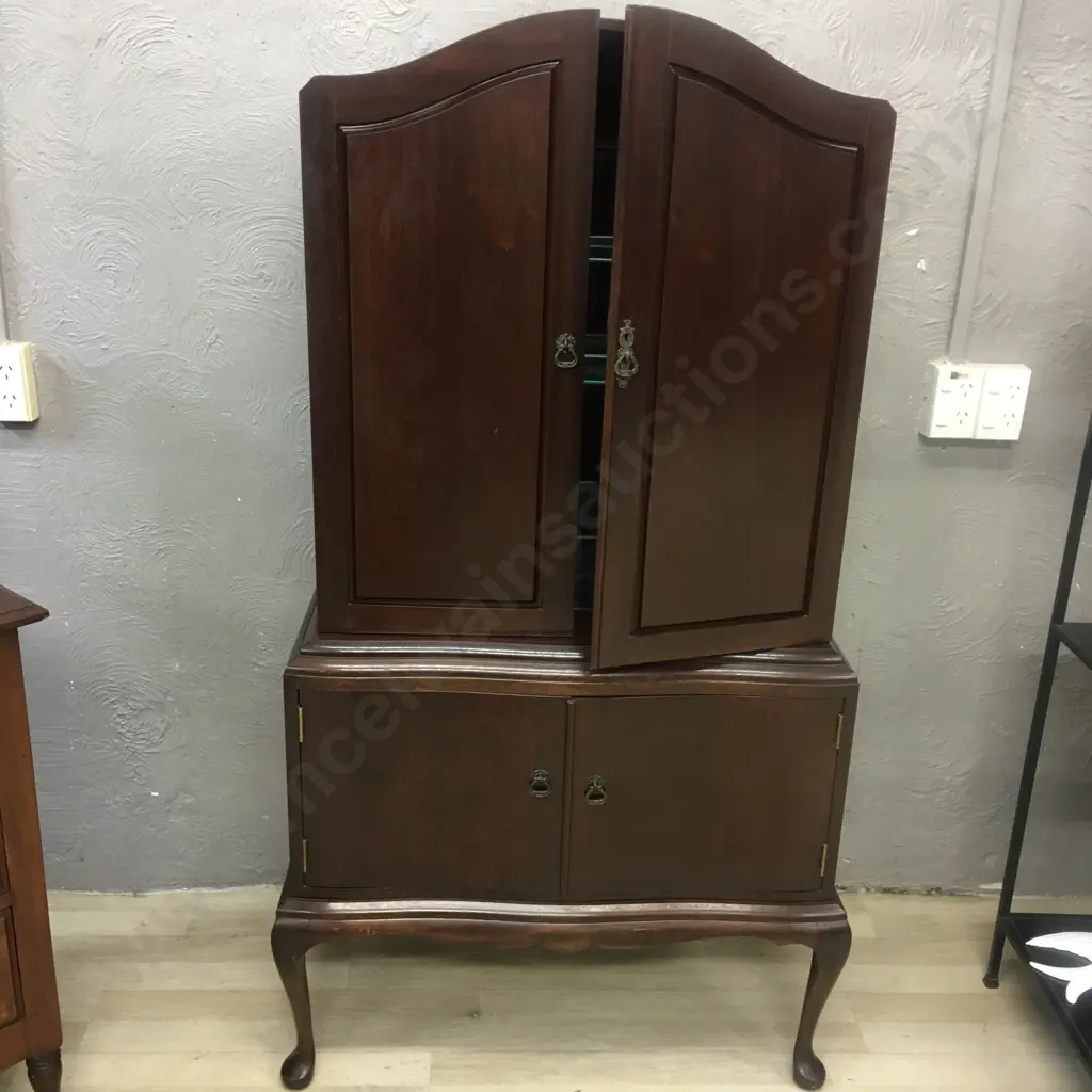 Queen Anne Mahogany Cocktail Cabinet, Mirrored, Cabriole Legs, Glass Shelves & Slide Out Glass Shelf Image 1++